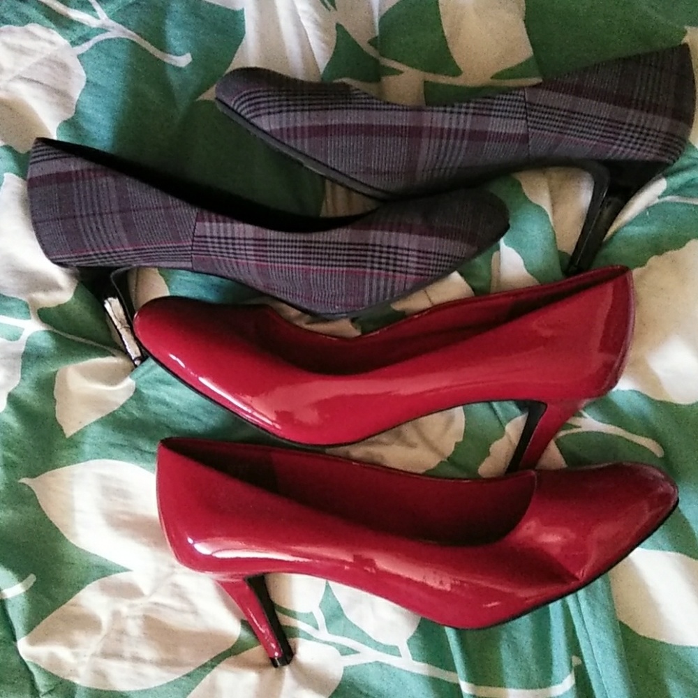 2 high heel shoes